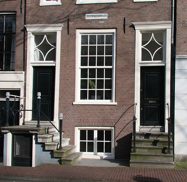 Herengracht 327, ondergevel