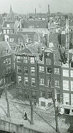 Keizersgracht 305 en 307 uit 1904 vanaf Felix Meritis gezien.