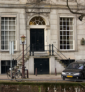 Herengracht 182, voordeur met stoep