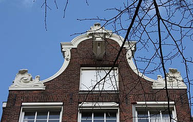 Keizersgracht 561, Klokgevel