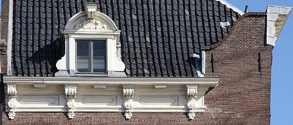 Keizersgracht 231a, Rechte lijst met klossen