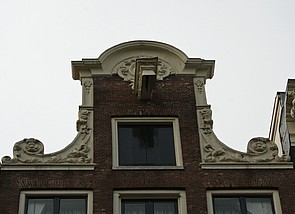 Keizersgracht 228, Halsgevel