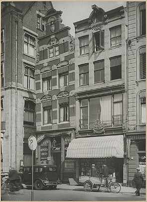 Dam 11, foto van 1943, voor restauratie