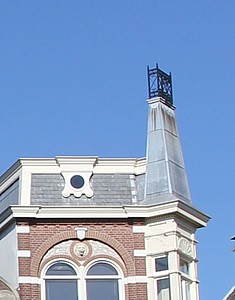 Keizersgracht 543, Erker met sierhekwerk