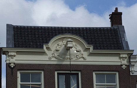 Herengracht 233, lijstgevel met attiek