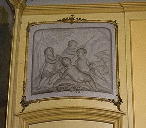 Herengracht 550 Eén van de twee bovendeurstukken van A.H. van Beesten in de zaal: de zomer.