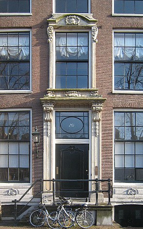 Keizersgracht 265, Voordeur met stoep