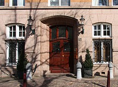 Keizersgracht 517, Ingang kantoorgebouw