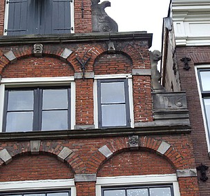 Herengracht 38 ontlastingsbogen boven de ramen