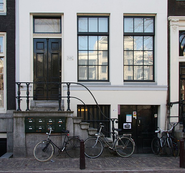 Keizersgracht 248, Voordeur met stoep