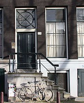 Keizersgracht 139, Voordeur met stoep