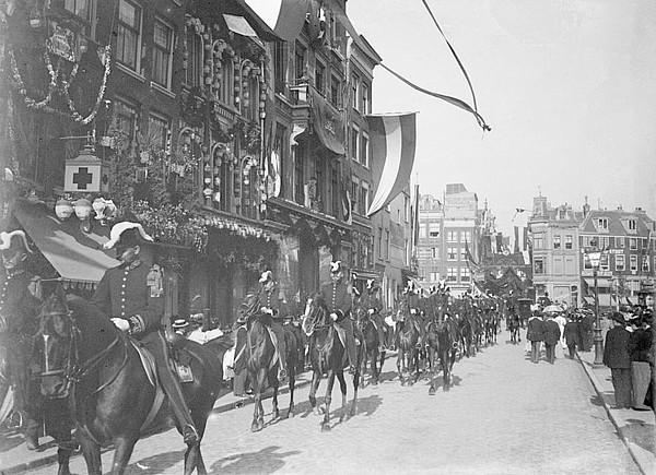 Koningsplein 02 - 10 inhuldiging 1898 Boursse SAA