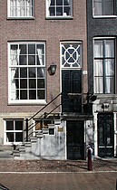 Keizersgracht 501, Stoep met voordeur