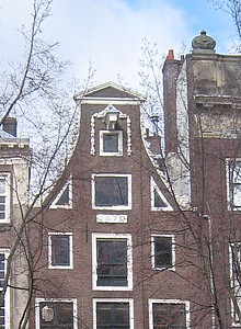 Herengracht_607, Klokgevel