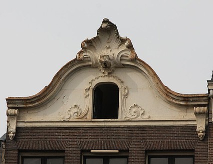 Keizersgracht 134, Verhoogde lijstgevel