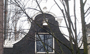 Herengracht 242, klokgevel