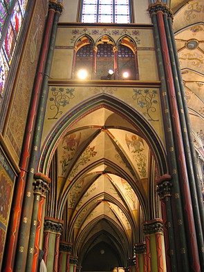 Vanaf het transept, de zijbeuk in kijkend.