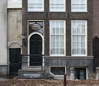 Keizersgracht 222, Voordeur met stoep.