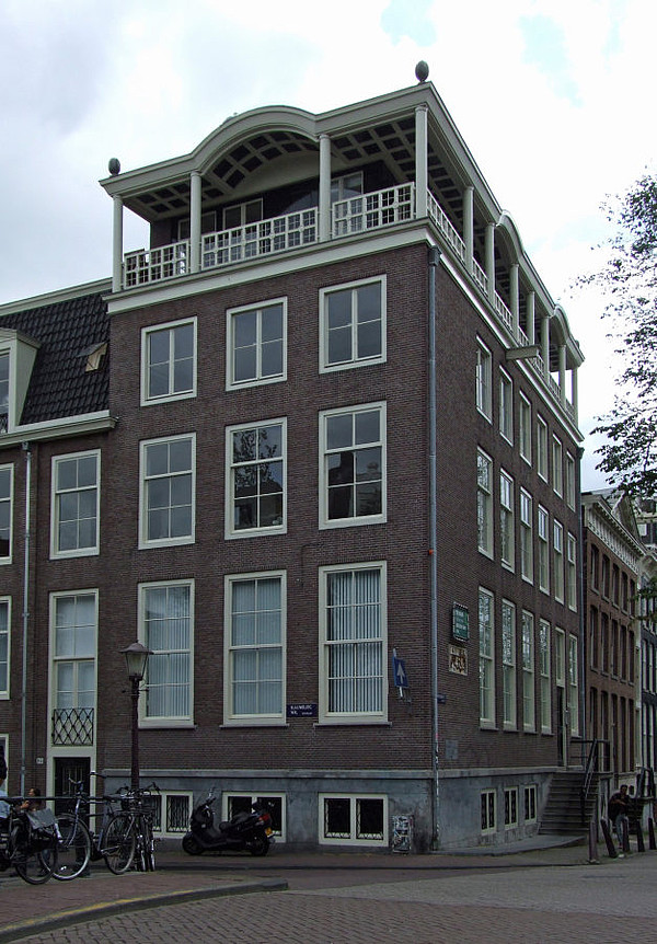 Herengracht 105, zijgevel aan de Blauwburgwal 19