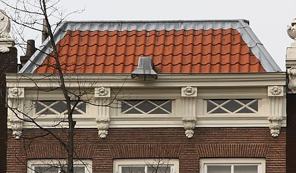 Keizersgracht 114, Lijstgevel met rechte lijst