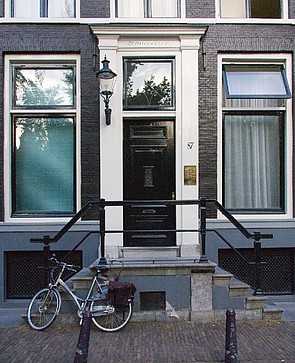 Keizersgracht 87, Voordeur met stoep