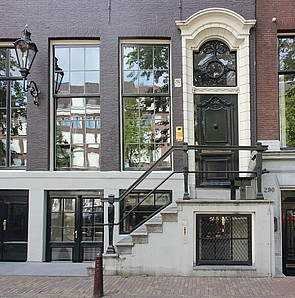 Keizersgracht 292, Voordeur met stoep