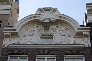 Keizersgracht 260 Verhoogde lijstgevel