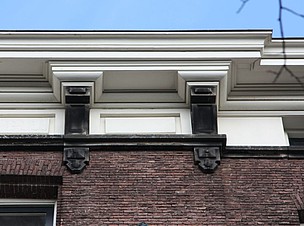 Keizersgracht 493, Detail van de lijst