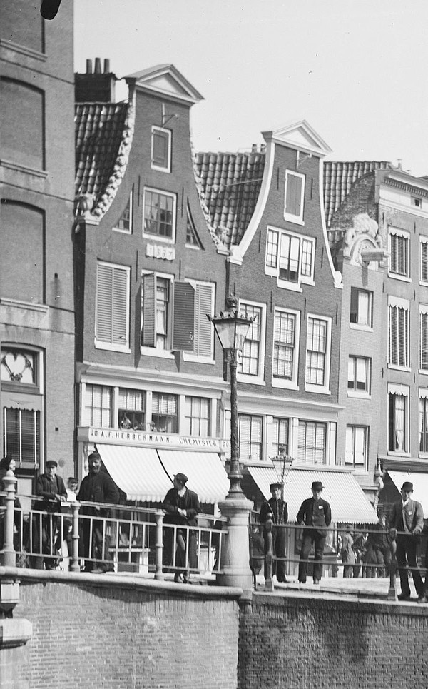 Koningsplein 18 - 20 Herberman 1883-1890 Olie