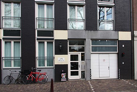 Keizersgracht 489, Ondergevel met voordeur