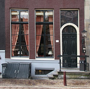 Keizersgracht 234, Stoep met voordeur