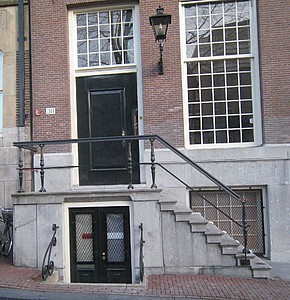 Keizersgracht 311, stoep met voordeur