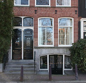 Herengracht 5 ondergevel met de voordeuren