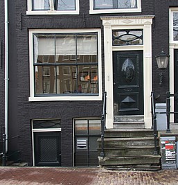 Keizersgracht 238, Stoep met voordeur