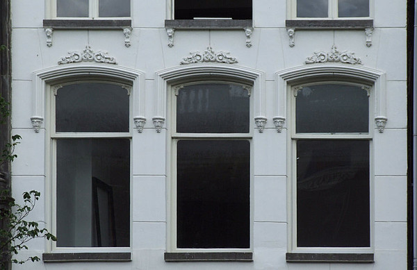 Herengracht 259, decoratie boven de ramen