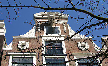 Herengracht 281, Verhoogde halsgevel