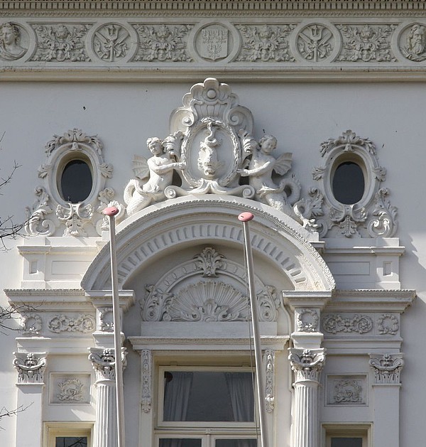 Keizersgracht 452, detail boven de deur