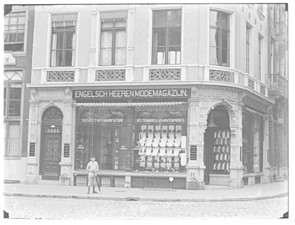 Dam 6 Winkel foto gemaakt door Jacob Olie uit 1892