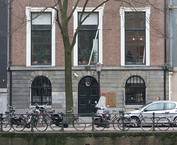 Herengracht 444 ondergevel met ingang