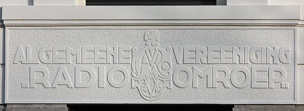 Keizersgracht 107, Gevelsteen van de AVRO