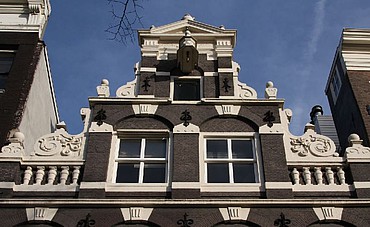 Keizersgracht 141, De geveltop, een trapgevel