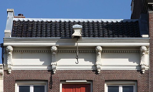 Keizersgracht 269, Rechte lijst met consoles