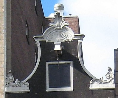 Herengracht 122, Klokgevel