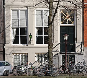 Keizersgracht 319, Voordeur met stoep