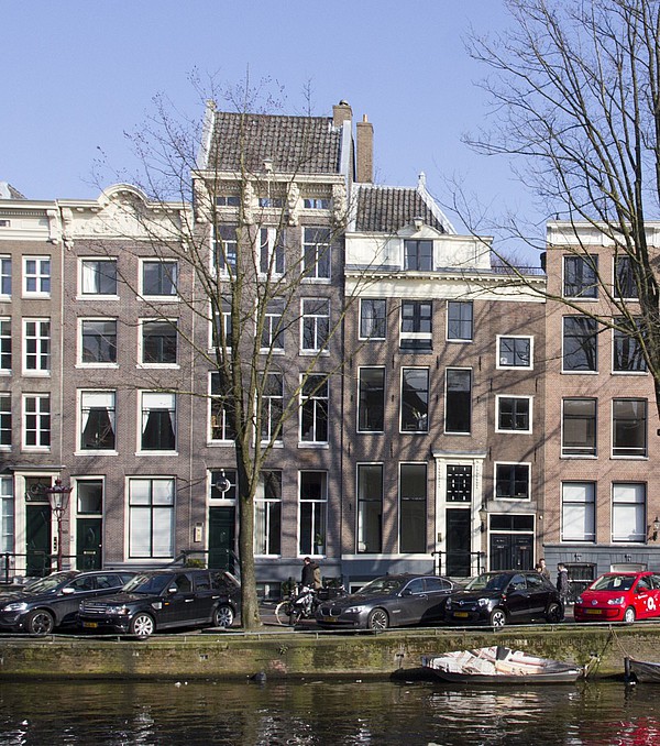 Keizersgracht 341 - 347 met de toegangspoort tussen 345 en 347