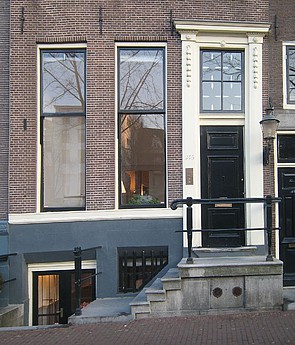 Keizersgracht 345, Voordeur met stoep