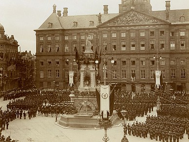 Dam inhuldiging Koningin Wilhelmina