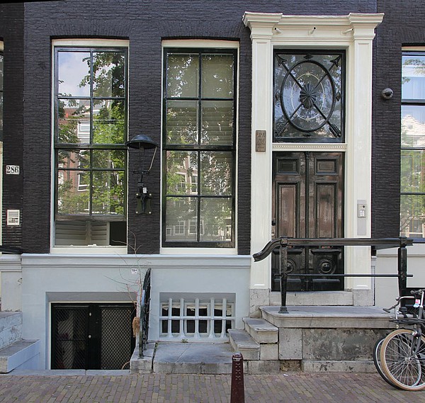 Keizersgracht 284, Voordeur met stoep